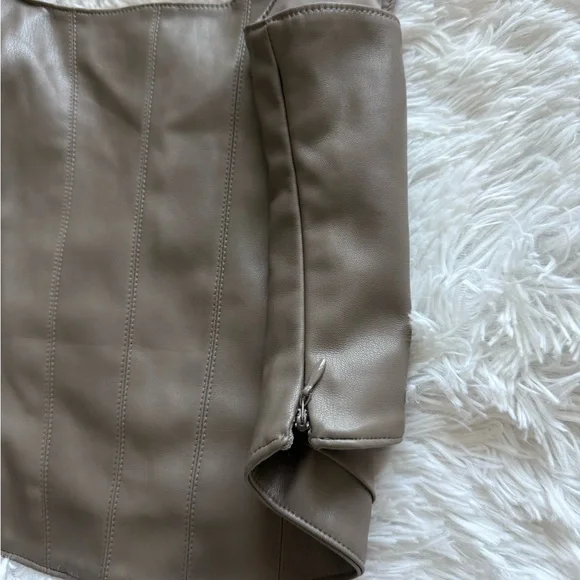 Abercrombie & Fitch Faux Leather Crop Corset Top - Picture 3 of 13